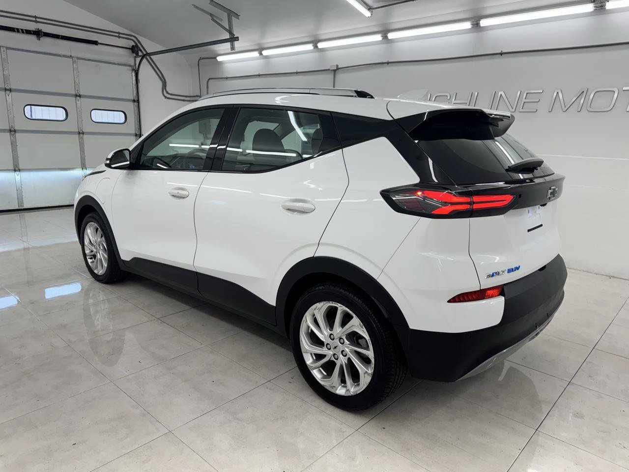Used 2023 Chevrolet Bolt EUV LT FWD image 8