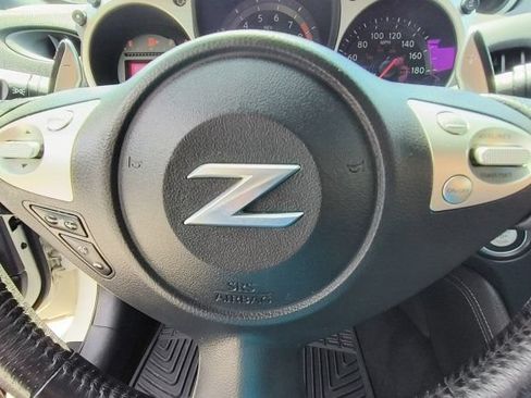 Used 2018 Nissan 370Z Coupe RWD image 14