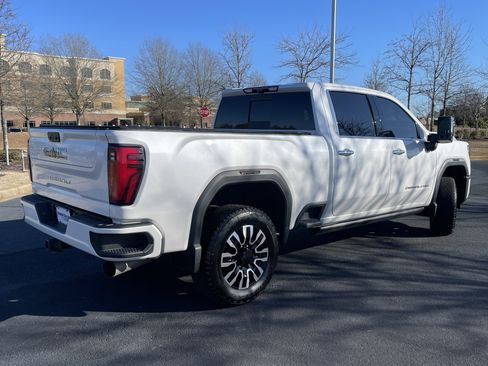 Used 2024 GMC Sierra 3500 Denali Ultimate image 9