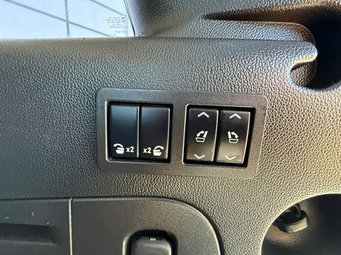 Used 2016 Chevrolet Suburban LTZ RWD image 33