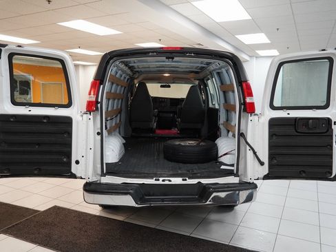 Used 2019 Chevrolet Express 2500 w/ Driver Convenience Package image 15