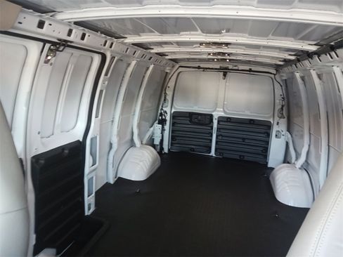 New 2025 Chevrolet Express 3500 Extended image 9