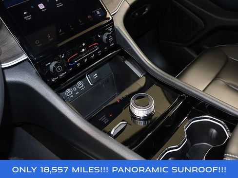 Used 2023 Jeep Grand Cherokee L Limited AWD/4WD image 25