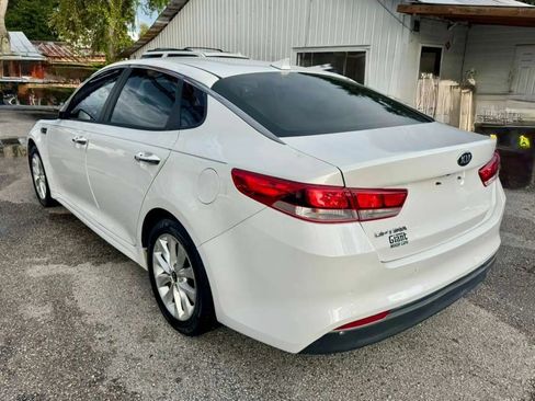 Used 2018 Kia Optima LX w/ 17" Alloy Wheels Package FWD image 4