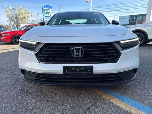 Certified 2025 Honda Accord SE image 2