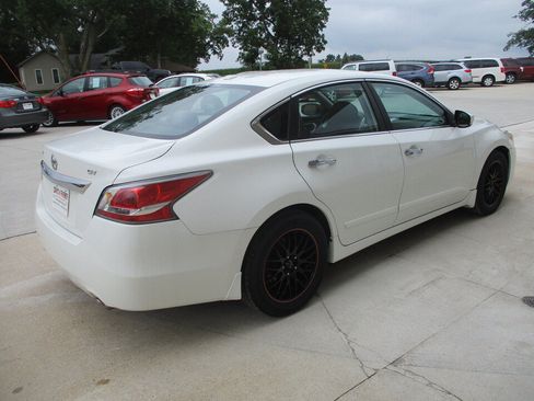 Used 2015 Nissan Altima 2.5 SV w/ Convenience Package FWD image 16