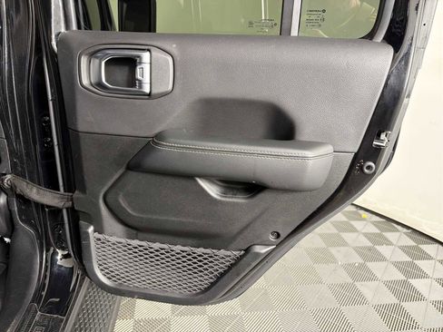 Used 2022 Jeep Wrangler Unlimited Sahara w/ Cold Weather Group image 17