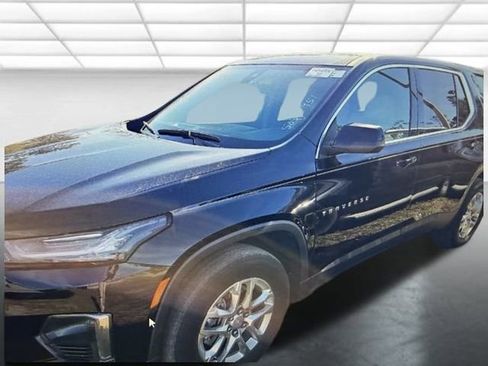 Used 2023 Chevrolet Traverse LS image 1