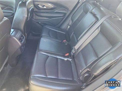 Used 2024 GMC Terrain SLT image 25