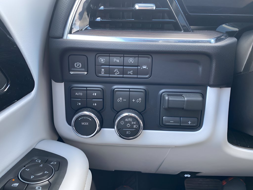 Used 2026 Chevrolet Suburban Premier w/ Sun And Tow Package AWD/4WD image 24