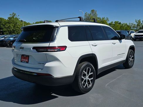 Used 2023 Jeep Grand Cherokee L Limited AWD/4WD image 3