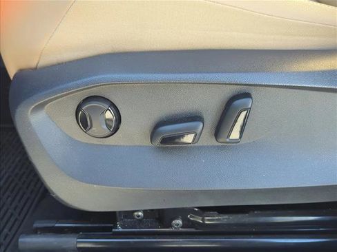 Used 2023 Volkswagen Tiguan SE R-Line image 11