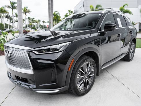 Certified 2026 INFINITI QX60 Luxe w/ Family Package FWD image 6
