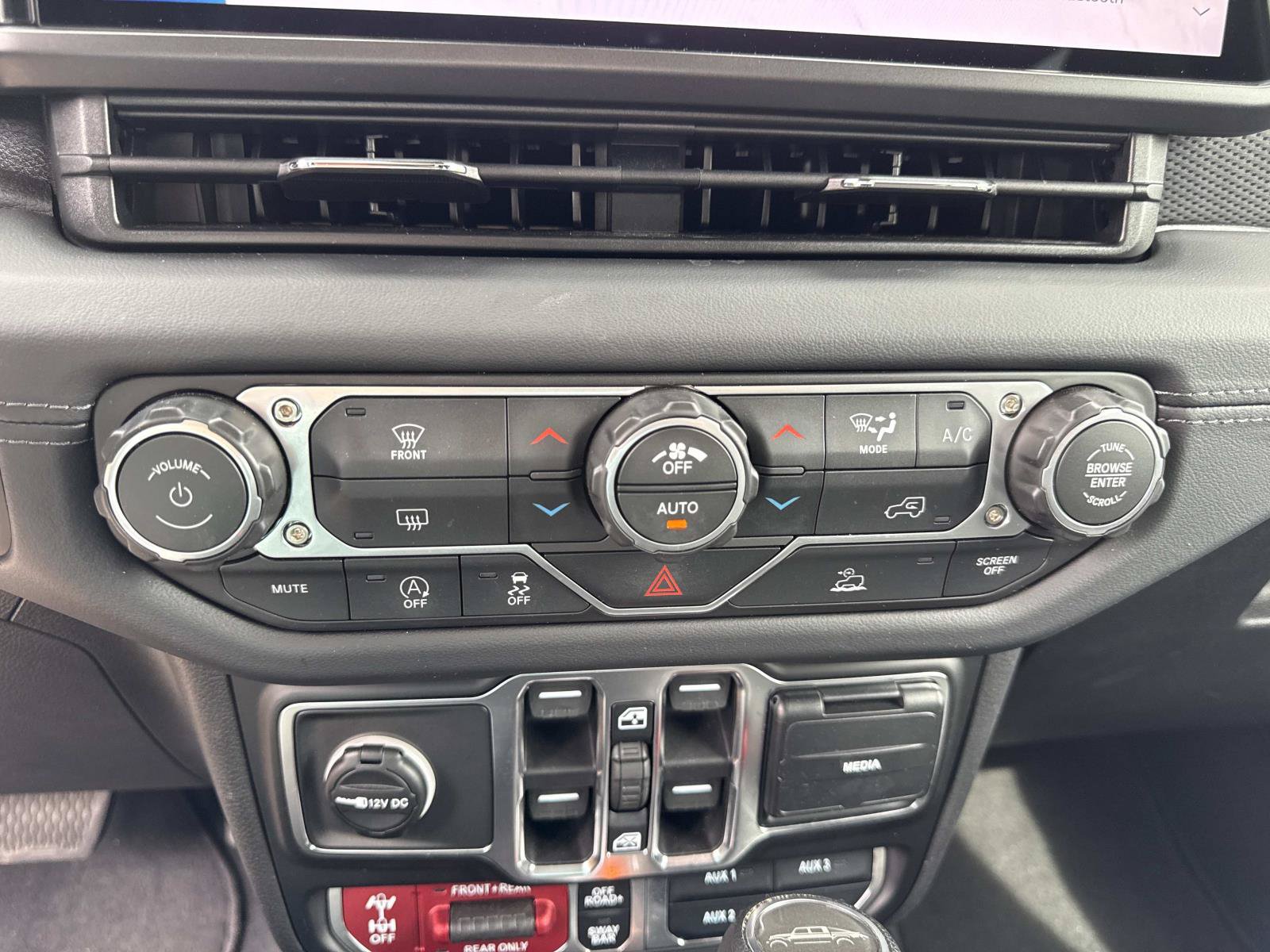 Used 2026 Jeep Gladiator Rubicon AWD/4WD image 25