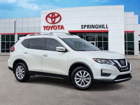 Used 2017 Nissan Rogue SV image 1
