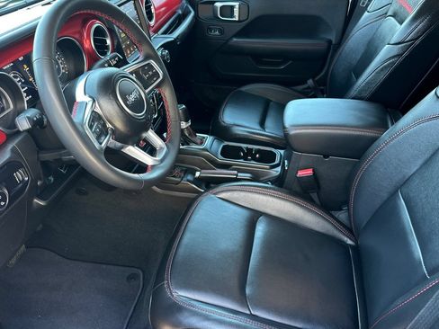 Used 2023 Jeep Gladiator Rubicon w/ Cold Weather Group AWD/4WD image 10