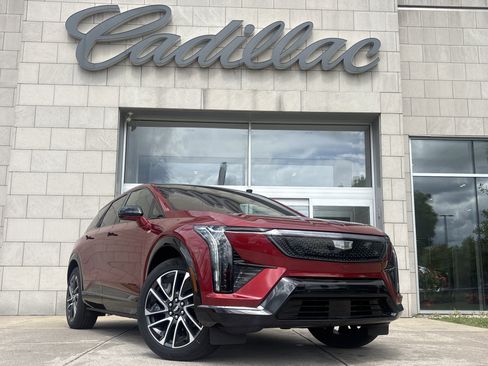 Used 2025 Cadillac Optiq Sport 2 w/ LPO, Floor Liner Package AWD/4WD image 1