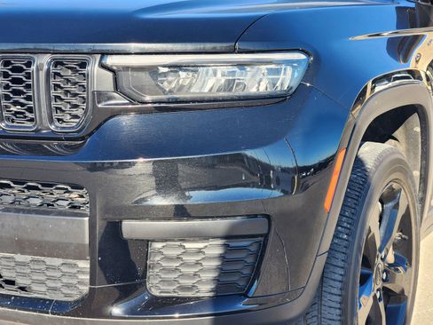 Used 2023 Jeep Grand Cherokee L Laredo image 10