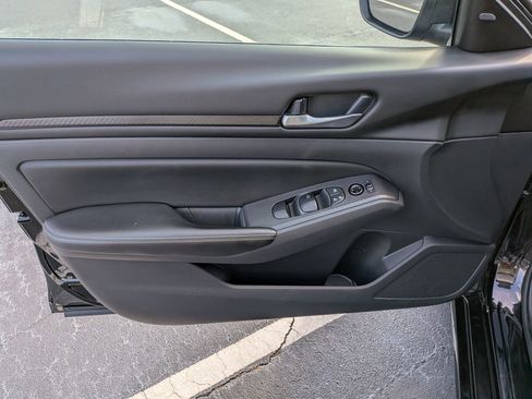 Used 2024 Nissan Altima 2.5 SV FWD image 11