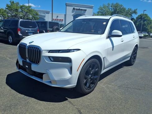 Used 2024 BMW X7 xDrive40i AWD/4WD image 3
