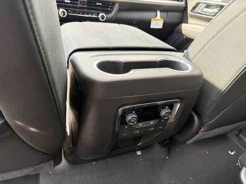 New 2026 Chevrolet Suburban Premier image 4