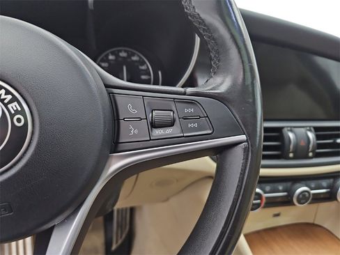 Used 2018 Alfa Romeo Giulia Ti w/ Quick Order Package 22X Lusso image 39