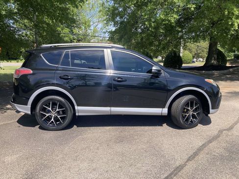 Used 2018 Toyota RAV4 SE w/ Power Extra Value Package FWD image 2