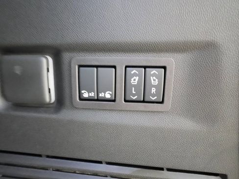 Used 2025 Chevrolet Suburban High Country image 26