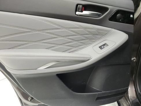 Used 2019 Toyota Avalon Limited FWD image 9