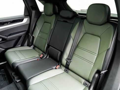 New 2026 Porsche Cayenne AWD/4WD image 25