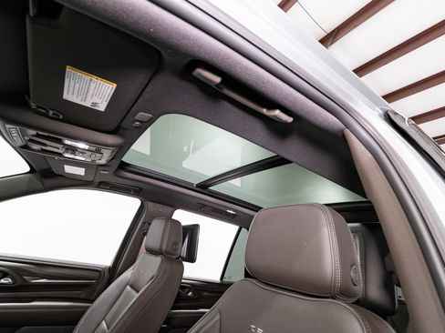 Used 2024 GMC Yukon Denali w/ Denali Reserve Package image 17