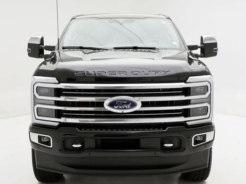 Used 2025 Ford F250 Platinum w/ Platinum Plus Package image 5