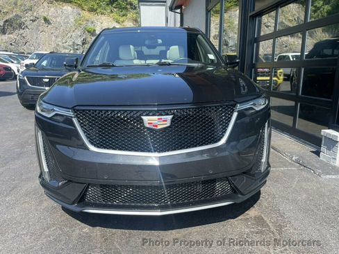 Used 2023 Cadillac XT6 Sport AWD/4WD image 3
