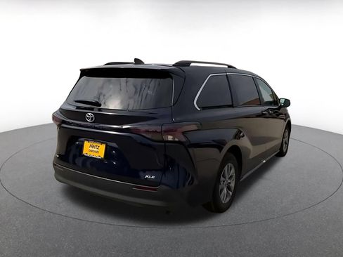 Used 2025 Toyota Sienna XLE FWD image 13