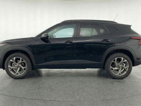 Used 2025 Chevrolet Trax LT image 5