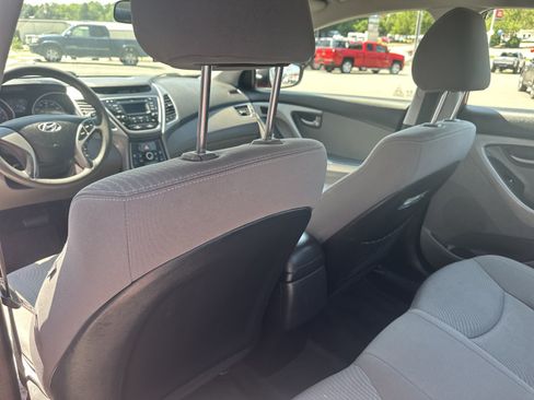 Used 2015 Hyundai Elantra SE FWD image 18