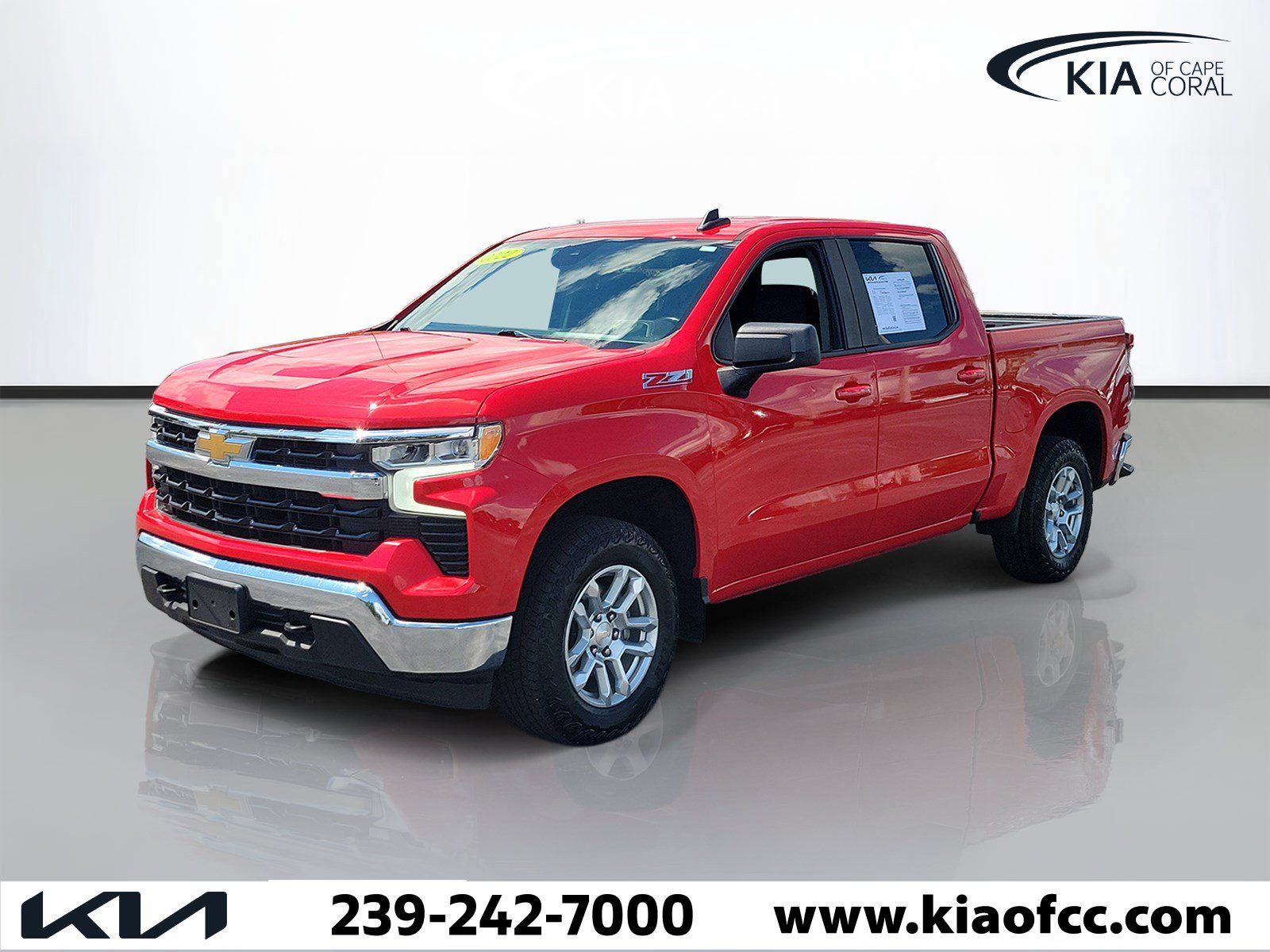 Used 2022 Chevrolet Silverado 1500 LT AWD/4WD image 3