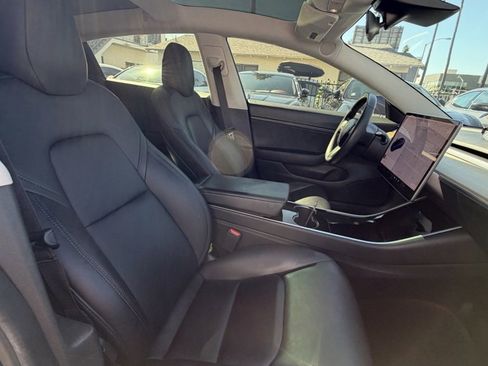 Used 2020 Tesla Model 3 Standard Range image 18