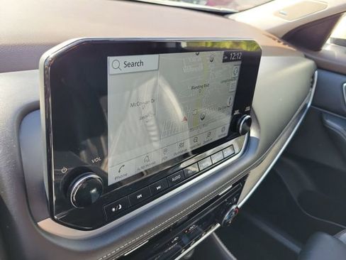 Used 2023 Nissan Rogue Platinum w/ Platinum Premium Package image 18