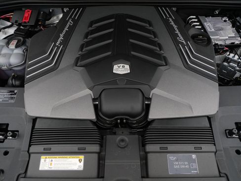 Used 2024 Lamborghini Urus Performante AWD/4WD image 21