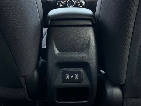 Used 2025 Hyundai Venue SEL image 12