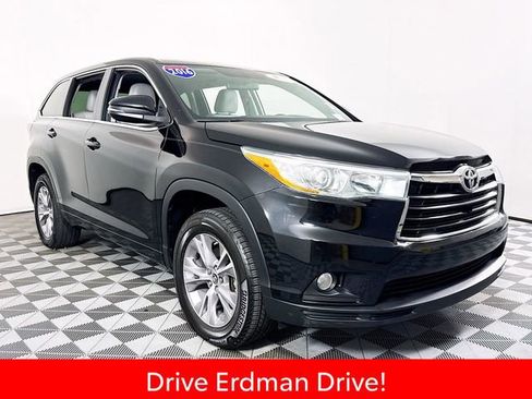 Certified 2016 Toyota Highlander Plus FWD image 1