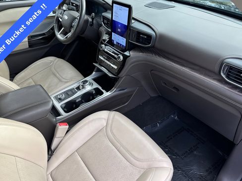 Certified 2022 Ford Explorer Platinum w/ Technology Package image 16