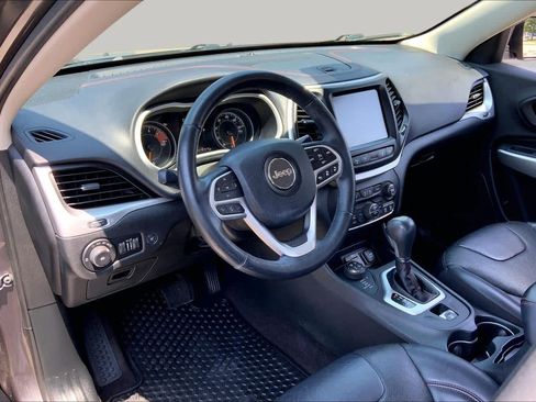 Used 2017 Jeep Cherokee Trailhawk AWD/4WD image 17