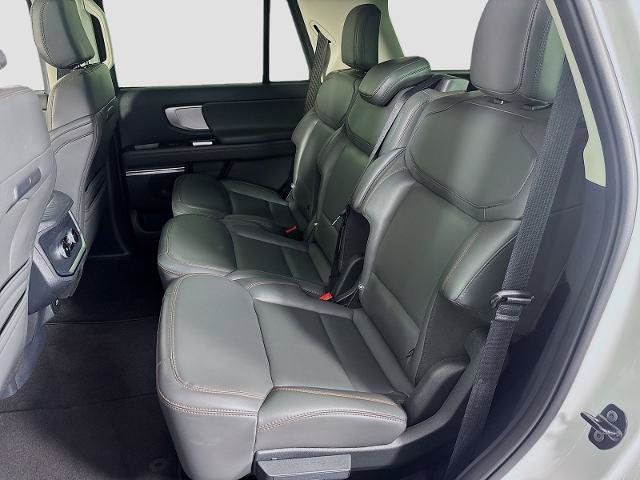 Certified 2025 Ford Expedition Active AWD/4WD image 25