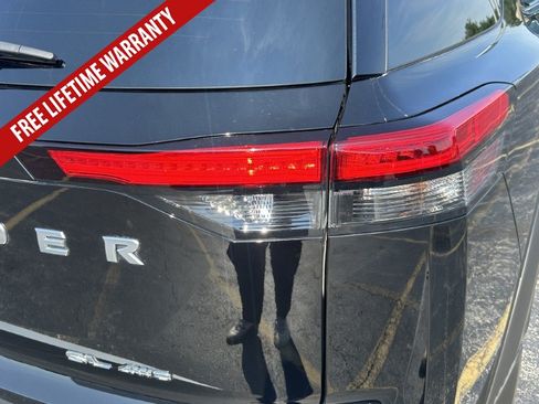 Used 2025 Nissan Pathfinder SL AWD/4WD image 15