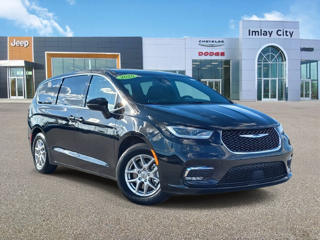 Used 2025 Chrysler Pacifica Select FWD 360° Tour