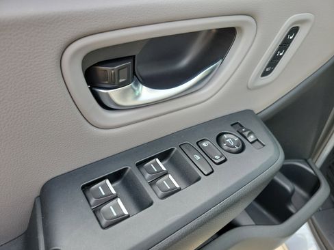 Used 2025 Honda Pilot EX-L image 22