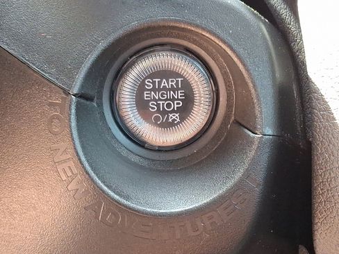 Used 2023 Jeep Renegade Latitude image 24