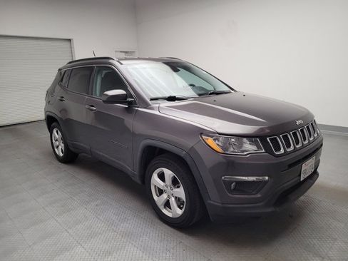 Used 2018 Jeep Compass Latitude FWD image 13